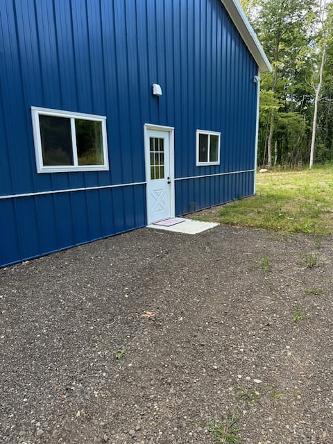 Rockstarz training center in Kalamazoo, MI, blue barn